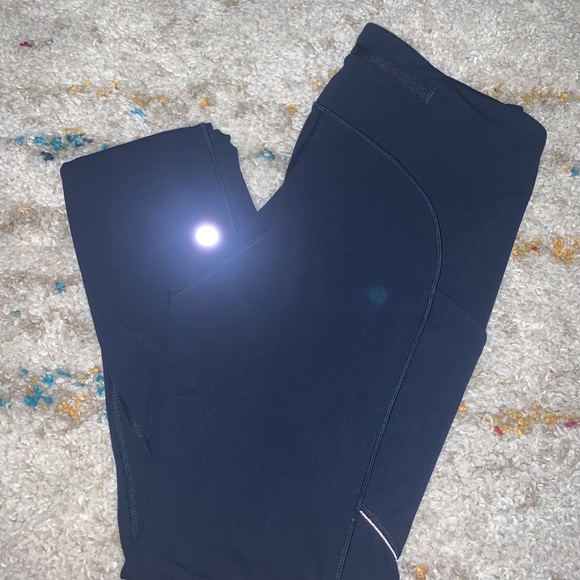 Lululemon Navy Wunder Under 28” Luxtreme Size 6 - Picture 1 of 3